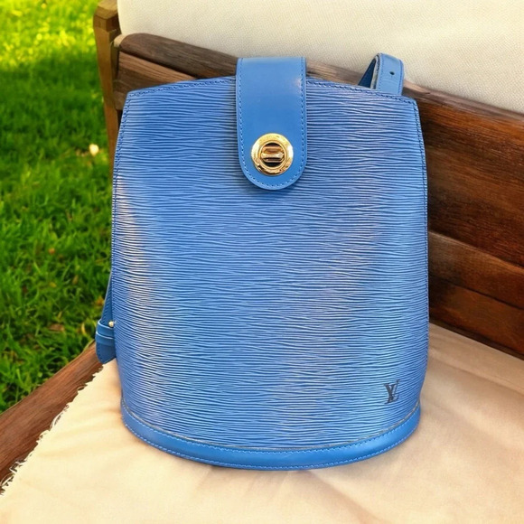 Louis Vuitton Toledo Blue Epi Cluny Bag - Picture 2 of 16